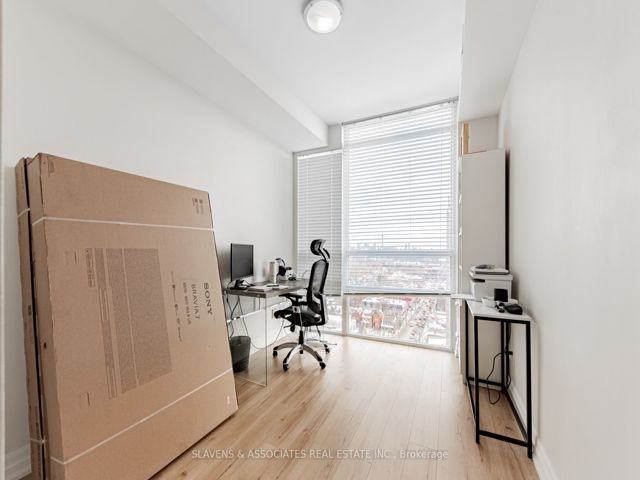1607 - 500 St Clair Ave W