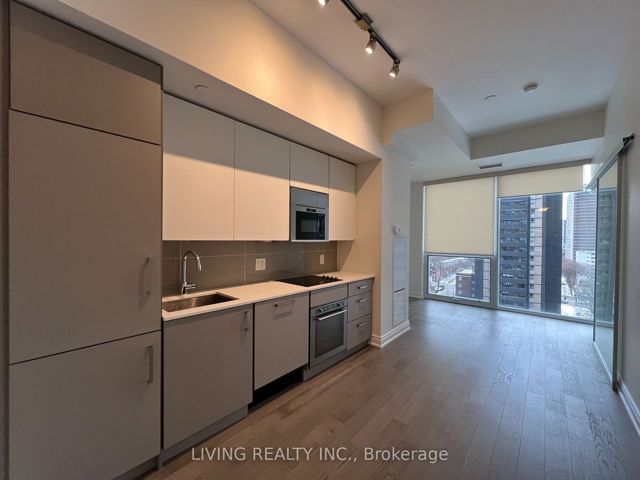 1007 - 17 Dundonald St