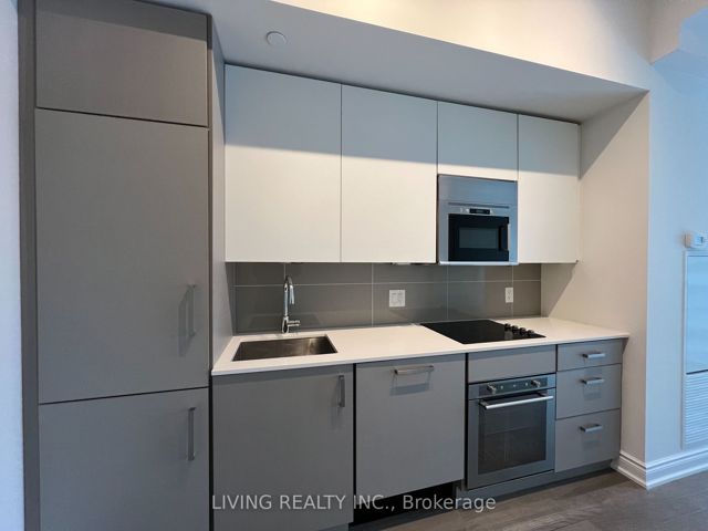 1007 - 17 Dundonald St