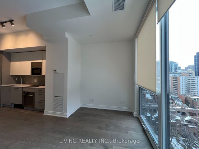 1007 - 17 Dundonald St