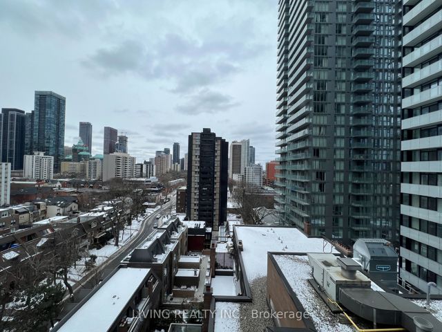 1007 - 17 Dundonald St