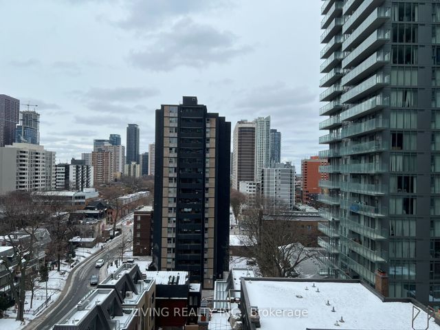 1007 - 17 Dundonald St