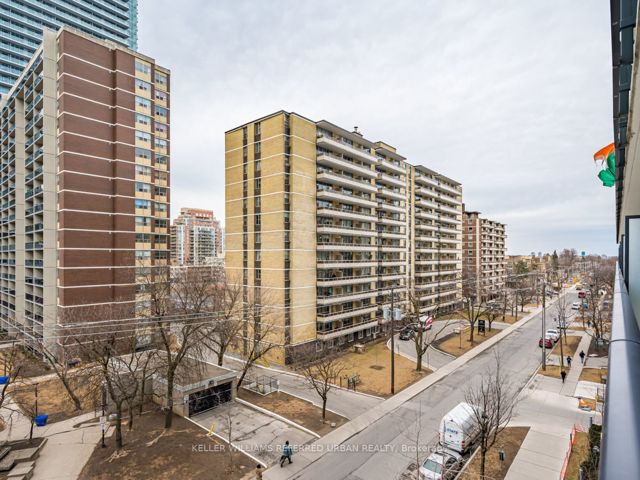 403 - 185 Roehampton Ave