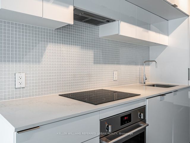 403 - 185 Roehampton Ave
