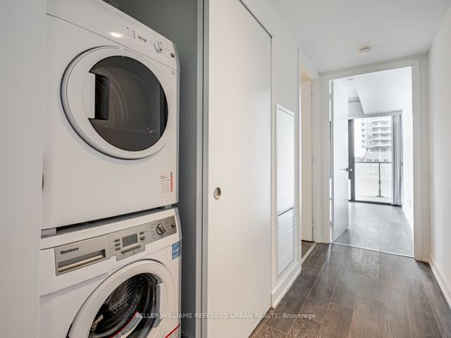 403 - 185 Roehampton Ave