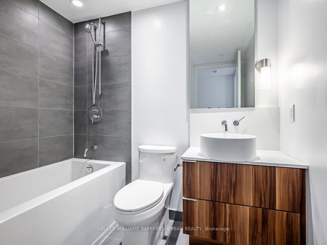 403 - 185 Roehampton Ave