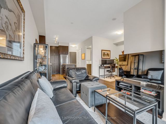 1404 - 18 Graydon Hall Dr