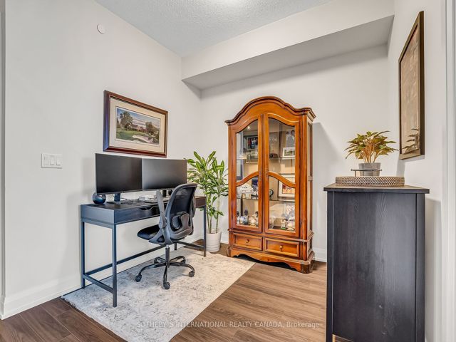 1404 - 18 Graydon Hall Dr