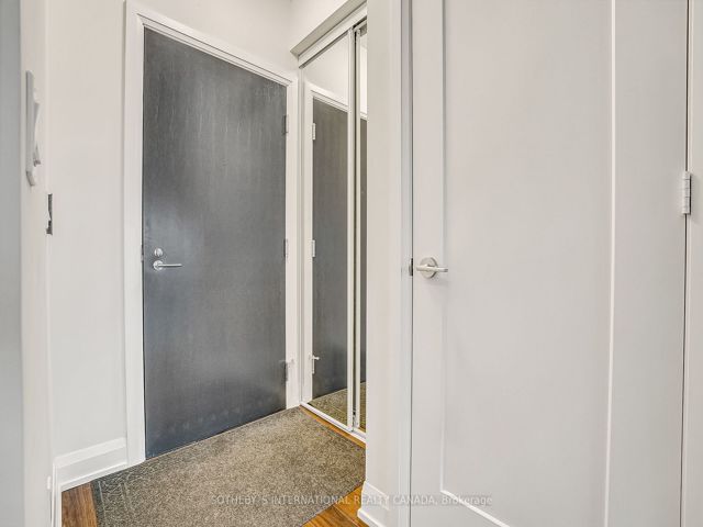 1404 - 18 Graydon Hall Dr