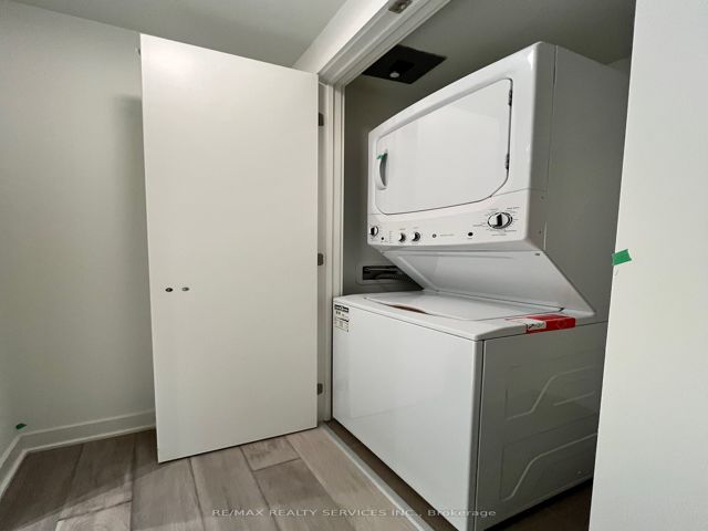 1207 - 11 Yorkville Ave