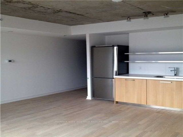 718 - 560 King St W