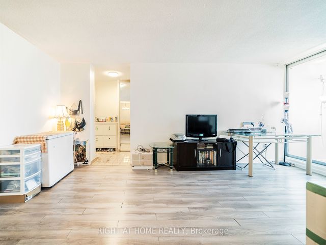 1407 - 205 Hilda Ave E
