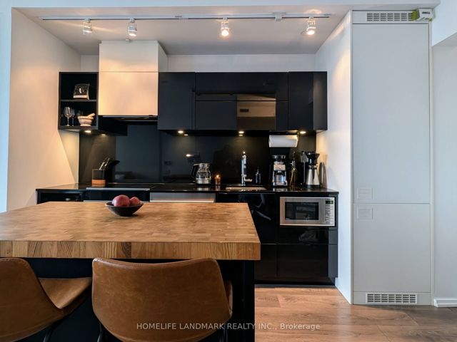 1104 - 125 Peter St