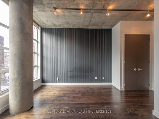 306 - 19 Brant St