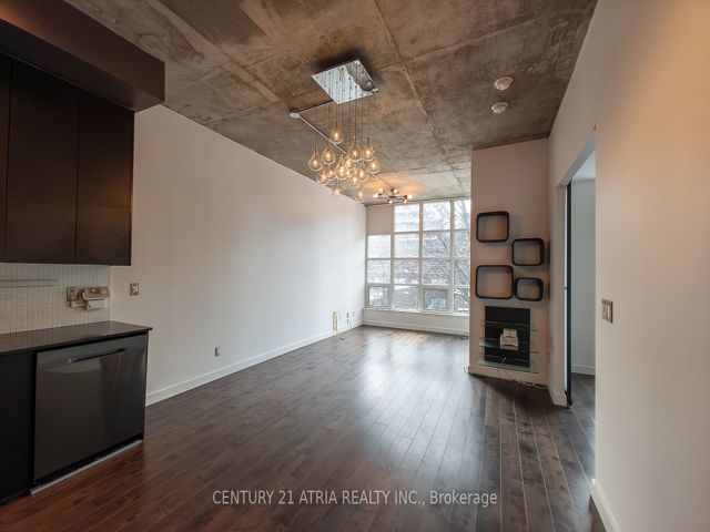 306 - 19 Brant St