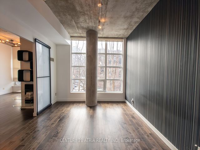 306 - 19 Brant St