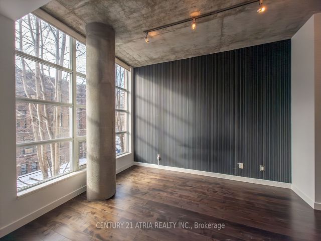 306 - 19 Brant St