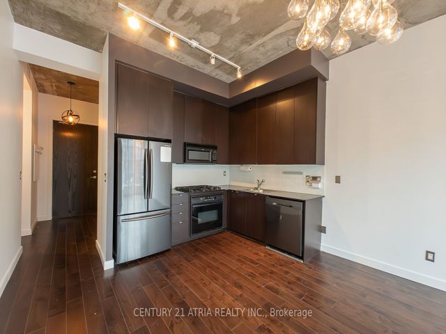 306 - 19 Brant St