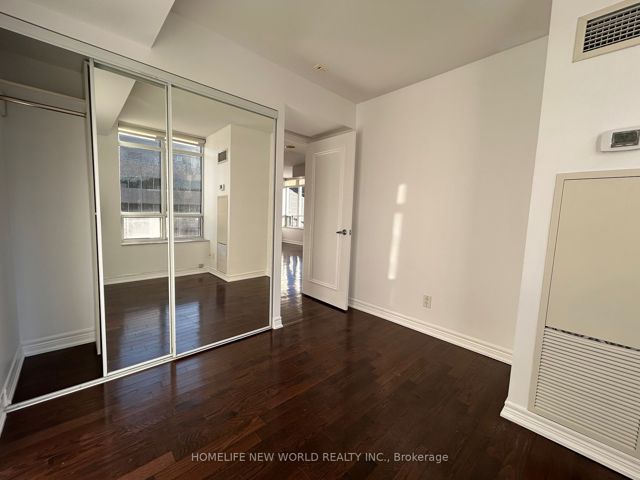 1105 - 60 St Clair Ave W
