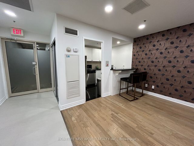 1105 - 60 St Clair Ave W