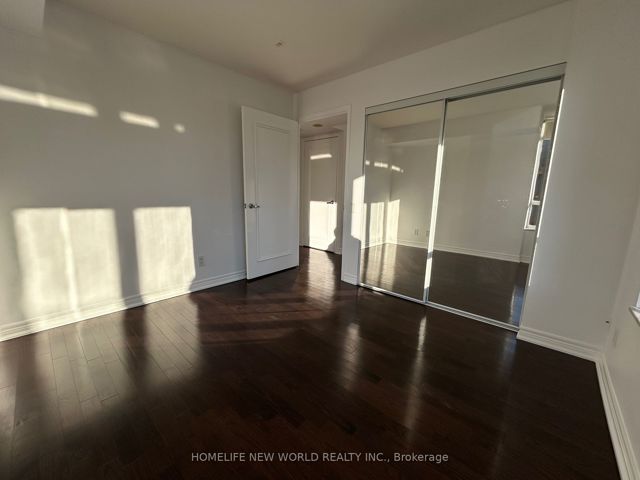1105 - 60 St Clair Ave W