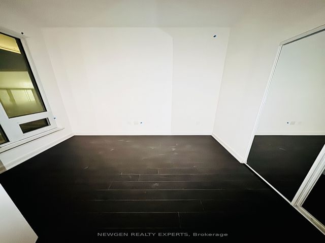 705 - 238 Simcoe St