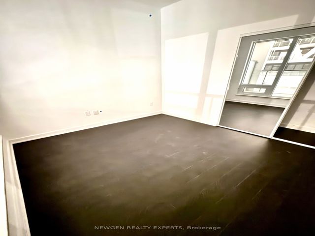 705 - 238 Simcoe St