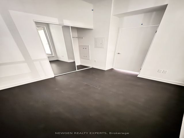 705 - 238 Simcoe St