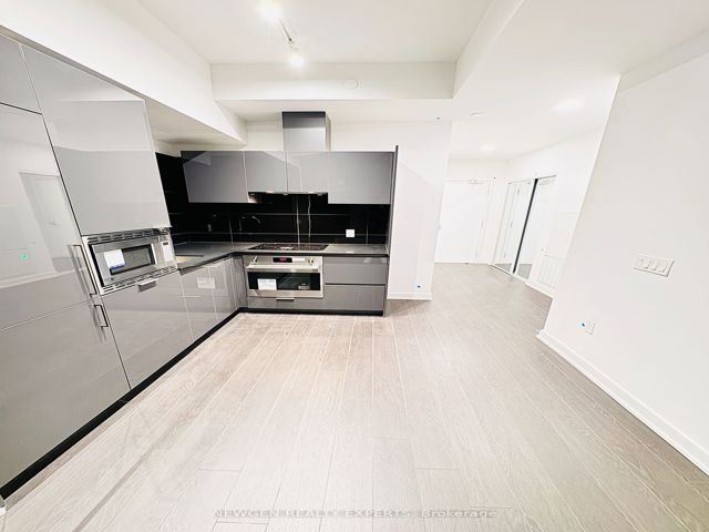 705 - 238 Simcoe St