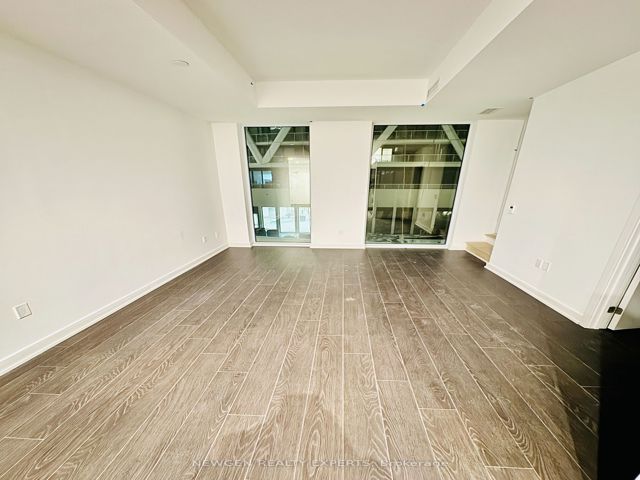 705 - 238 Simcoe St