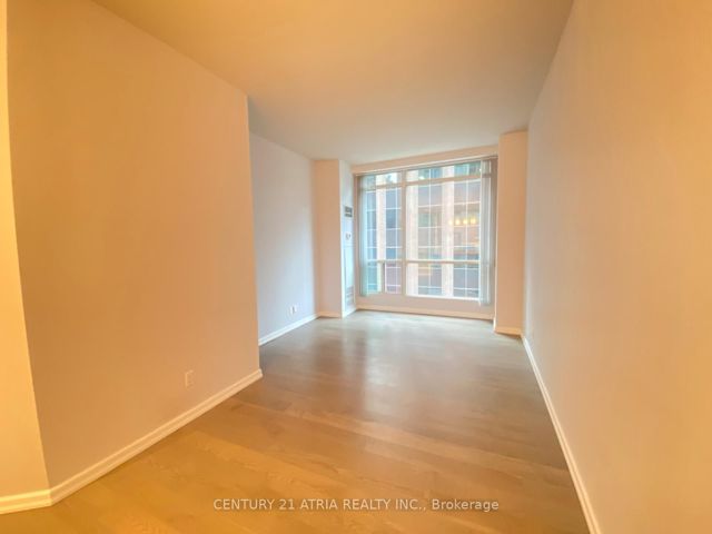 1011 - 7 King St E