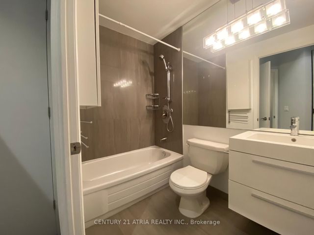 1011 - 7 King St E