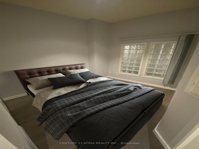1011 - 7 King St E