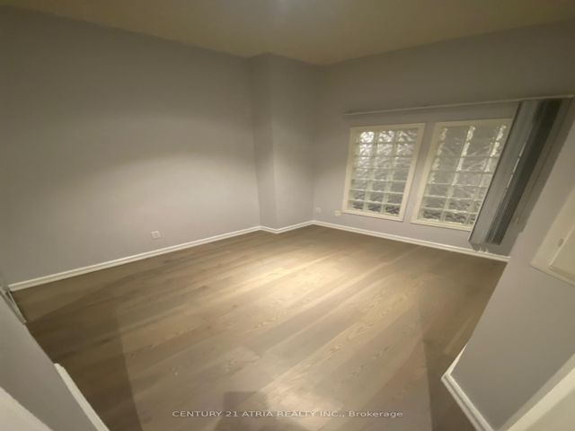 1011 - 7 King St E