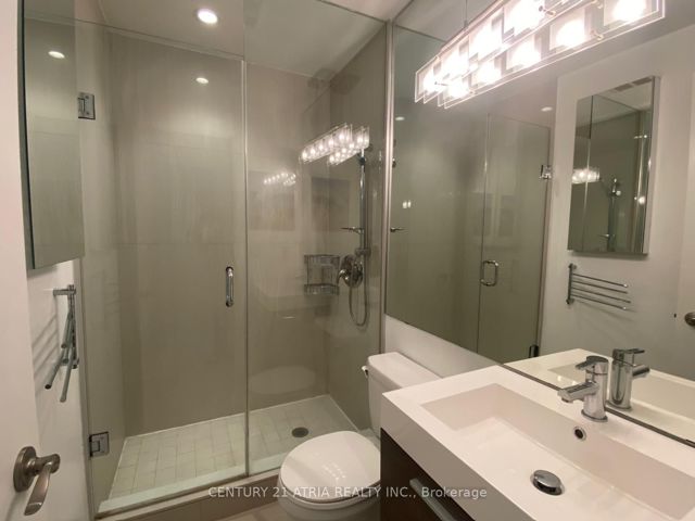1011 - 7 King St E