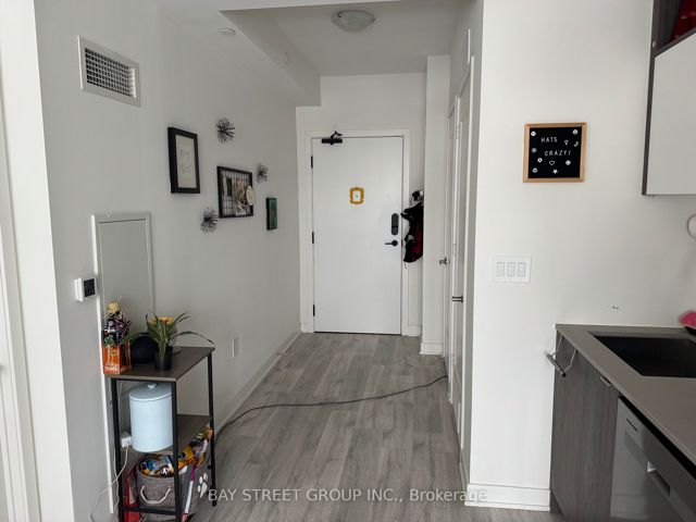 905 - 70 Princess St
