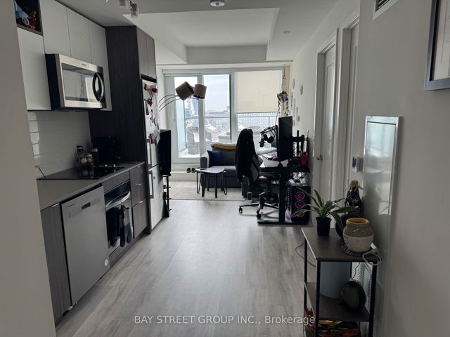 905 - 70 Princess St