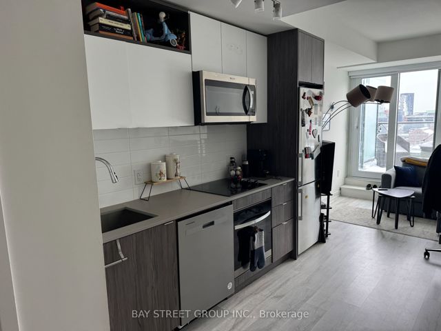 905 - 70 Princess St
