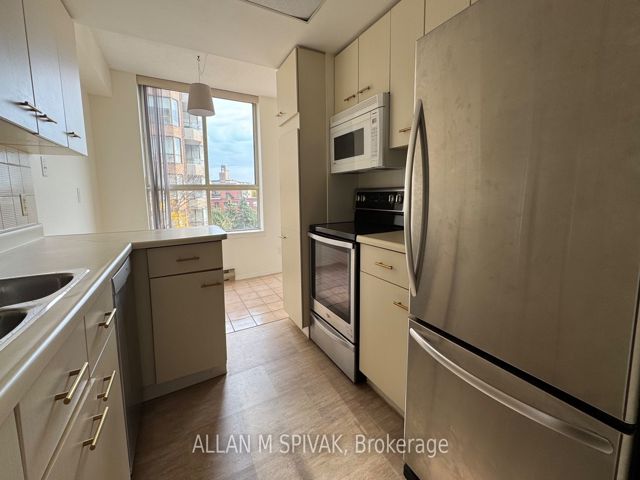 504 - 271 Ridley Blvd