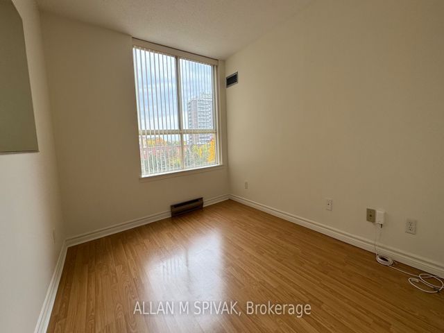 504 - 271 Ridley Blvd