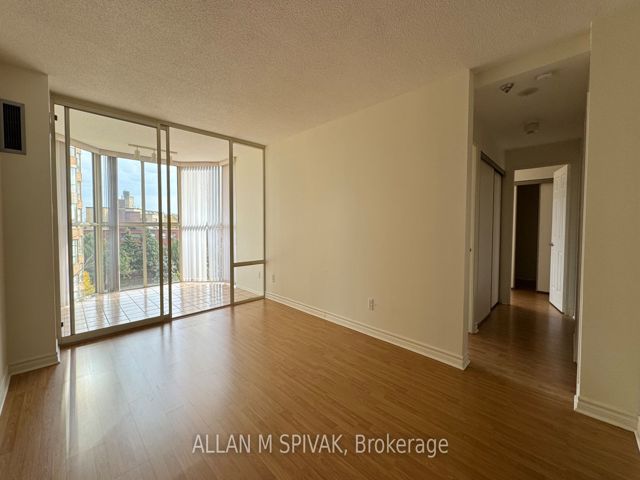 504 - 271 Ridley Blvd