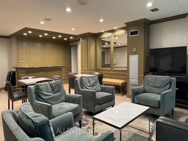 504 - 271 Ridley Blvd