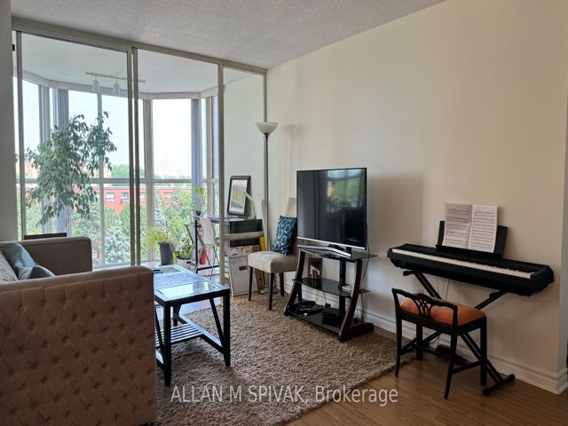 504 - 271 Ridley Blvd