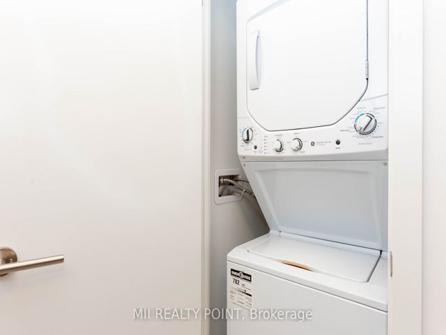 902 - 120 Varna Dr