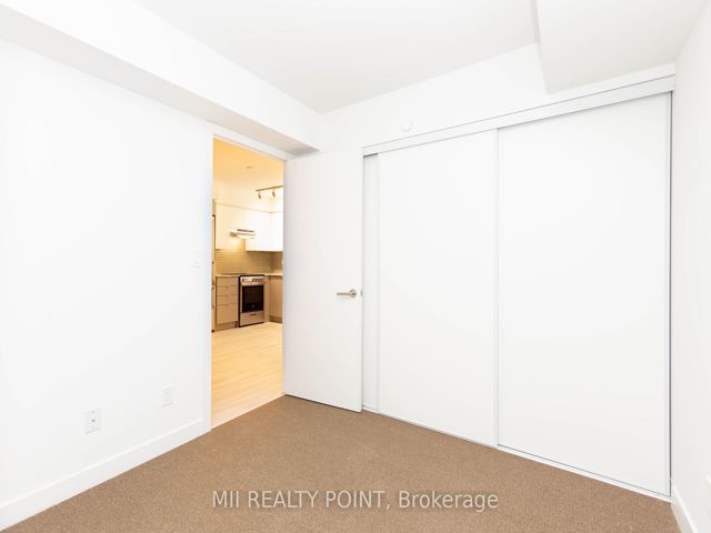 902 - 120 Varna Dr
