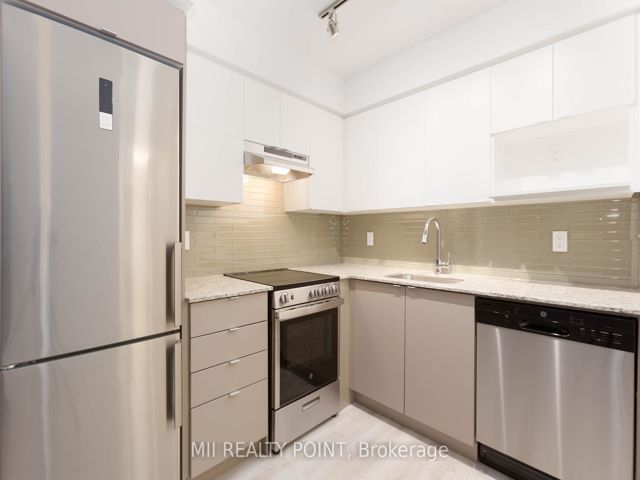 902 - 120 Varna Dr
