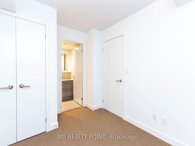 902 - 120 Varna Dr