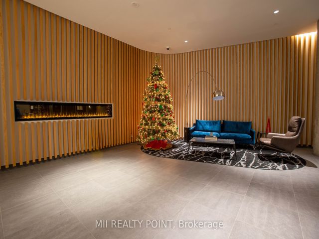 902 - 120 Varna Dr