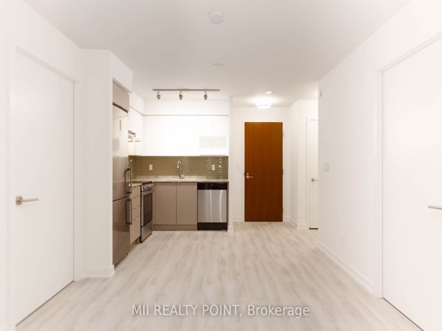 902 - 120 Varna Dr