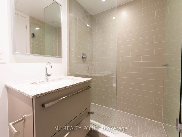 902 - 120 Varna Dr